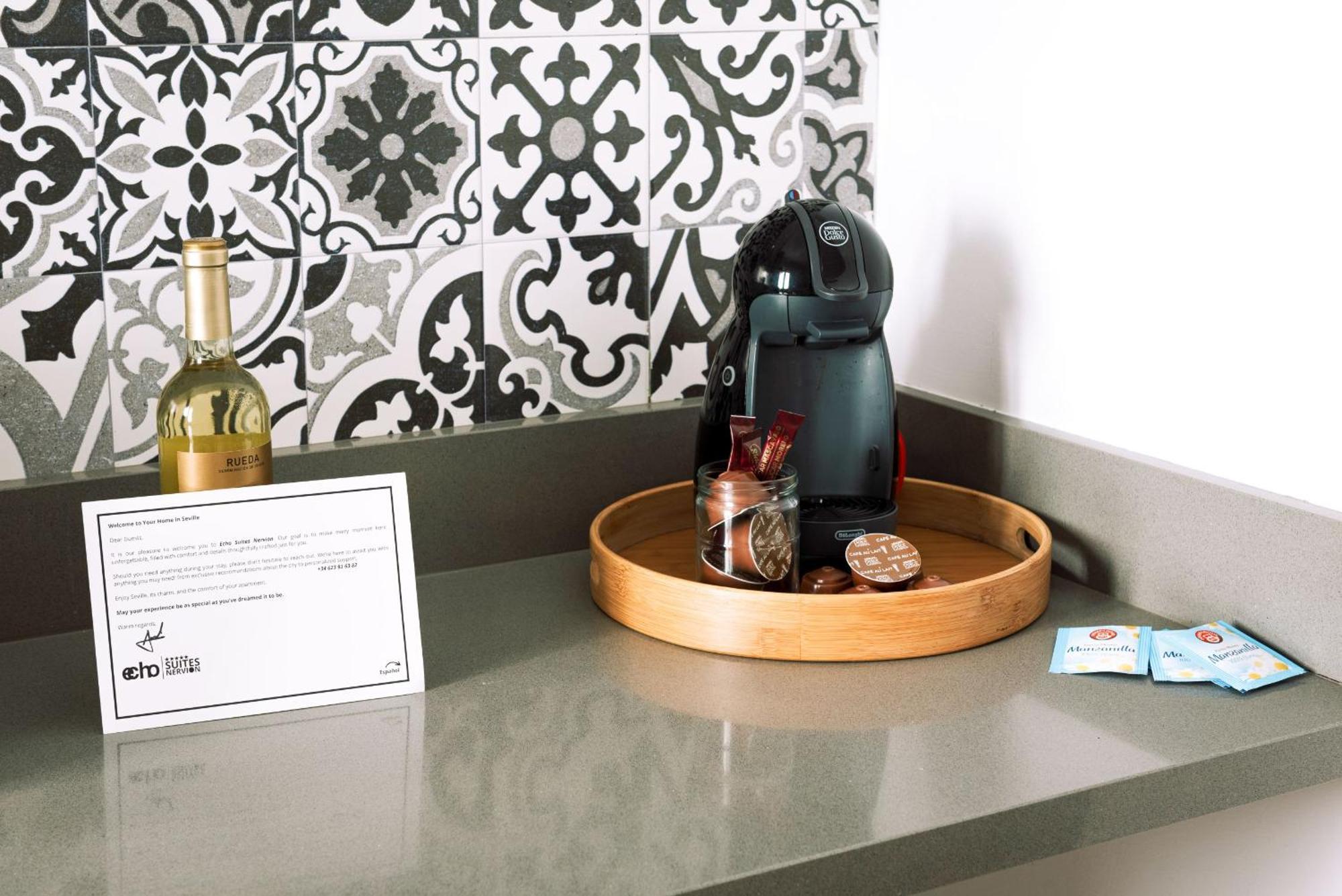 Echo Suites Nervion Севілья Екстер'єр фото
